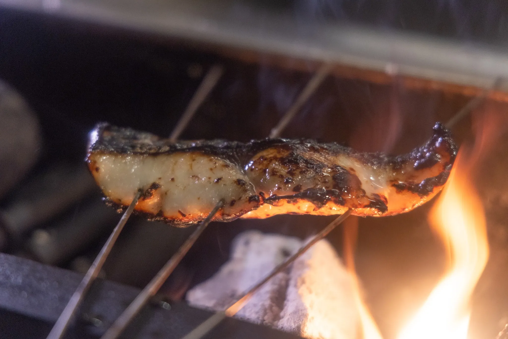 【肉だけじゃない、“魚”も主役の炭焼き】
